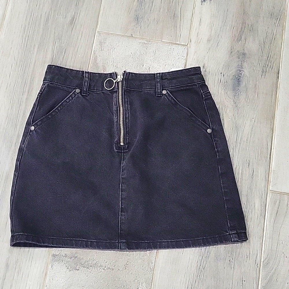 BSB JEANS black denim  mini skirt  with zipper in the front size xs #15A